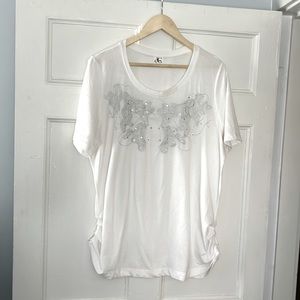 DC jeans, white T-shirt with silver thread and sequence. Size XL.